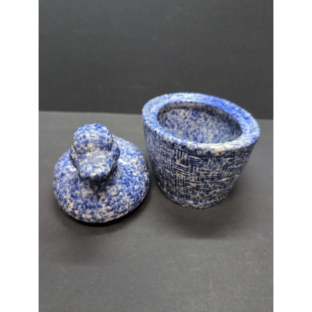 Spongeware Blue Ceramic Nesting Duck on Basket 2 quart Casserole Dish